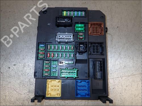 Used Fuse box Fuse box 39195746 39195746