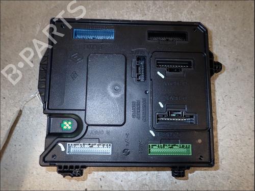 Used Fuse box Fuse box 38552973 38552973