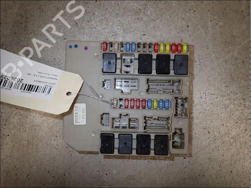 Used Fuse box Fuse box RENAULT CLIO III (BR0/1, CR0/1) 1.2 16V (BR0P, CR0P) (101 hp) 34027944 34027944