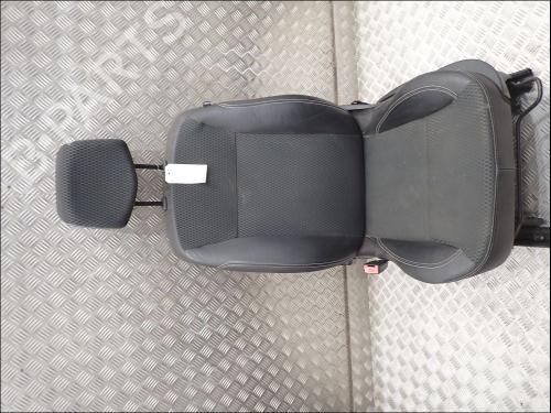 left-front-seat-renault-clio-iii-br01-cr01-2005-2006-2007-2008-2009-2010-2011-2012-2013-2014-40523275 main image