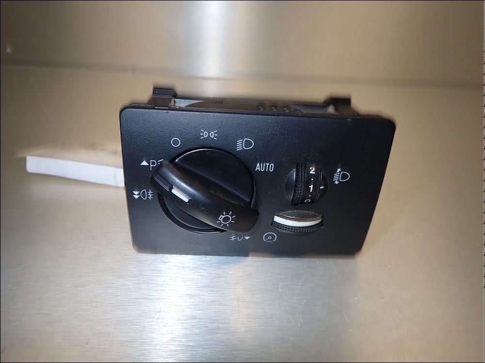 Headlight switch FORD FOCUS II (DA_, HCP, DP) 1.8 TDCi 34017665 | B-Parts