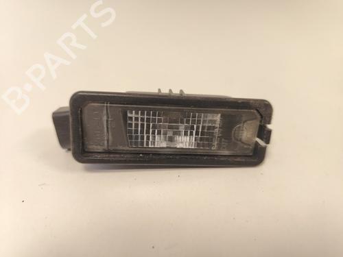 Nummerpladelys Nummerpladelys VW GOLF VII (5G1, BQ1, BE1, BE2) 1.2 TSI (105 hp) 33784207 33784207