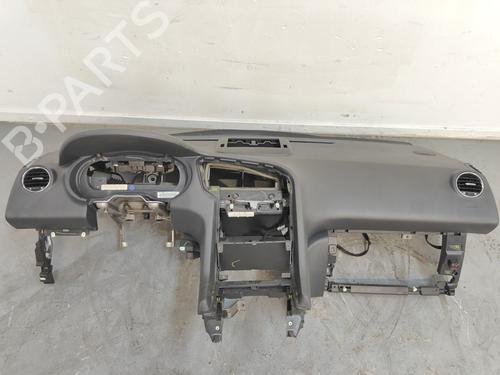 Tablier Tablier PEUGEOT 5008 (0U_, 0E_) 1.6 16V (156 hp) 33787649 33787649