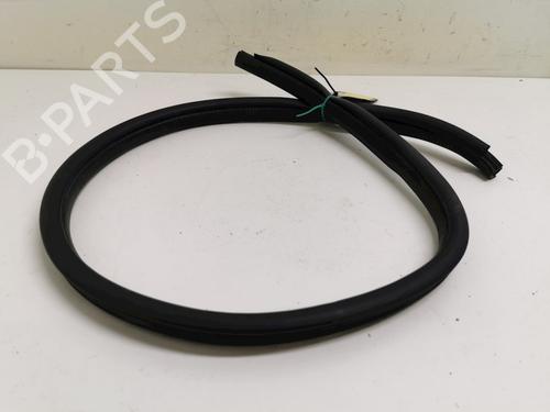 Gummiliste Gummiliste SUZUKI SWIFT III (MZ, EZ) 1.3 (RS413, ZC11S) (92 hp) 33778929 33778929