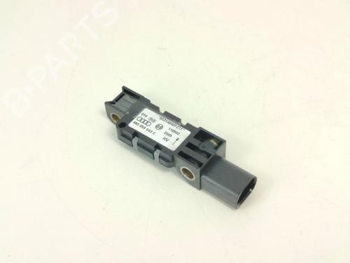 Used Electronic module Electronic module VW PHAETON (3D1, 3D2, 3D3, 3D4, 3D6, 3D7, 3D8, 3D9) 3.2 V6 (241 hp) 33785749 33785749