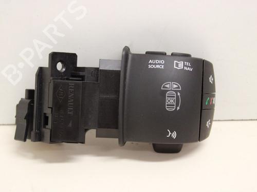 steering-wheel-controls-renault-megane-iii-hatchback-bz01_-b3_-2008-33774622 main image