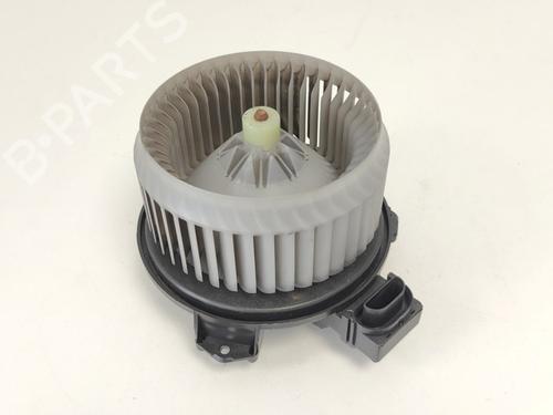 Varmeblæser Varmeblæser TOYOTA YARIS (_P9_) 1.3 VVT-i (SCP90_, SCP90R) (87 hp) 33785934 33785934