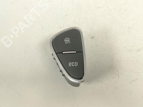 switch-opel-corsa-e-x15-2014-33777669 main image