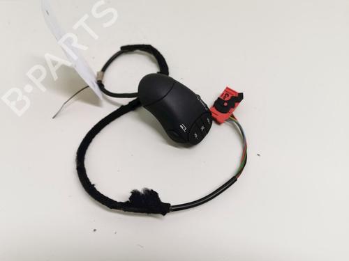 Used Steering wheel controls Steering wheel controls RENAULT CLIO II (BB_, CB_) 1.2 (BB0A, BB0F, BB10, BB1K, BB28, BB2D, BB2H, CB0A,... (58 hp) 33779304 33779304