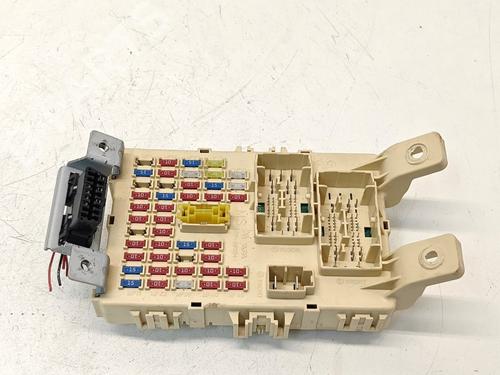 Used Fuse box Fuse box 39249972 39249972
