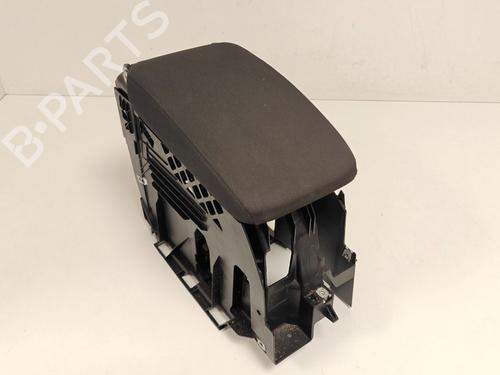 Used Armrest / Center console Armrest / Center console VW GOLF VI (5K1) 1.4 TSI (122 hp) 33789608 33789608
