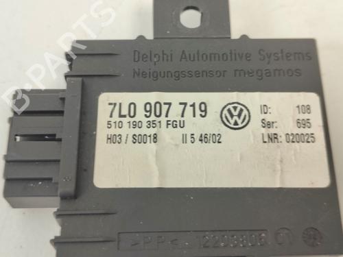 Electronic module VW PHAETON (3D1, 3D2, 3D3, 3D4, 3D6, 3D7, 3D8, 3D9) 3.2 V6 | BP33785742M83 - Image 3