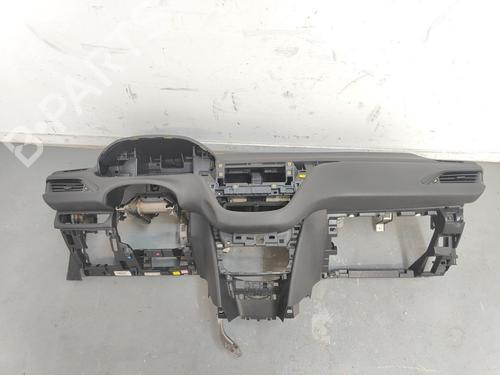 Tablier Tablier PEUGEOT 208 I (CA_, CC_) 1.2 VTI 82 (82 hp) 33786991 33786991