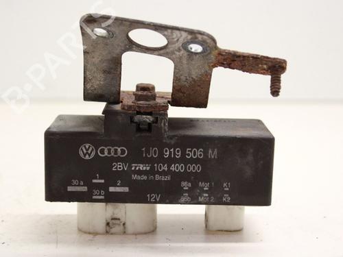 Used Electronic module Electronic module VW FOX Hatchback (5Z1, 5Z3, 5Z4) 1.4 TDI (70 hp) 33774619 33774619