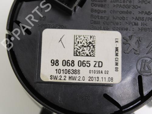 Switch CITROËN DS5 2.0 HDi 200 Hybrid4 All-wheel Drive | BP33780562I30 - Image 4