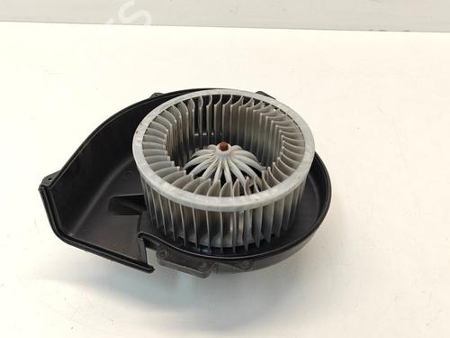 Varmeblæser Varmeblæser VW POLO V (6R1, 6C1) 1.2 TDI (75 hp) 37147823 37147823