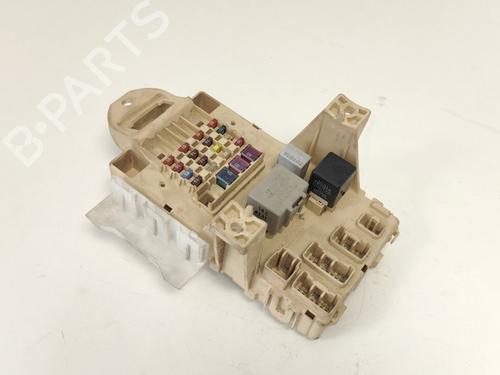 Used Fuse box Fuse box TOYOTA YARIS (_P1_) 1.3 (SCP12_, SCP13_, SCP12R, SCP13R) (87 hp) 33785706 33785706