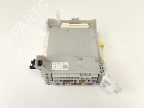 Used Fuse box Fuse box TOYOTA YARIS (_P13_) 1.0 (KSP130_, KSP130) (69 hp) 33785569 33785569