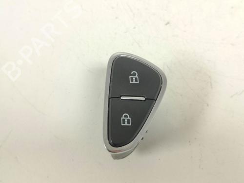 switch-opel-corsa-e-x15-2014-33777662 main image