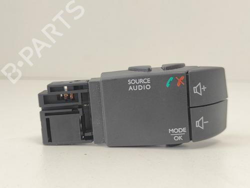 steering-wheel-controls-renault-clio-iv-bh_-2012-2013-2014-2015-2016-2017-2018-2019-2020-2021-33775392 main image