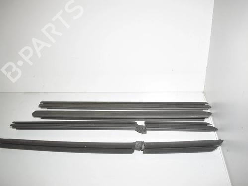 Used Door moulding trim Door moulding trim BMW 1 (F40) 118 i (140 hp) 34097466 34097466