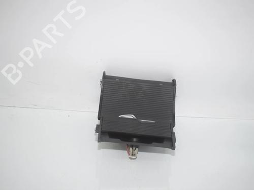 Koppholder/Gjenstandsholder Koppholder/Gjenstandsholder BMW X1 (F48) sDrive 18 i (140 hp) 39688663 39688663
