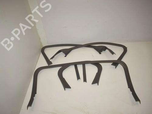 Forreste højre beklædning Forreste højre beklædning BMW 1 (F40) 118 i (140 hp) 34081717 34081717