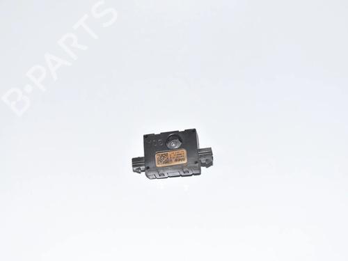 antennabase-bmw-5-g30-f90-2016-34064331 main image