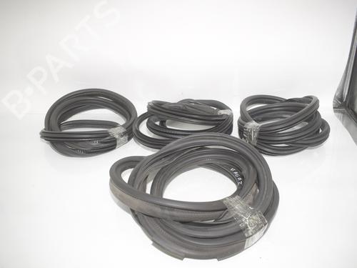 Used Rubber door seal Rubber door seal BMW 2 Active Tourer (F45) 218 i (136 hp) 39939881 39939881