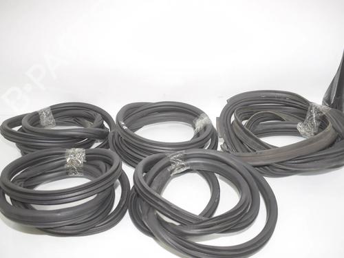 Used Rubber door seal Rubber door seal BMW X1 (F48) sDrive 18 i (140 hp) 39688707 39688707
