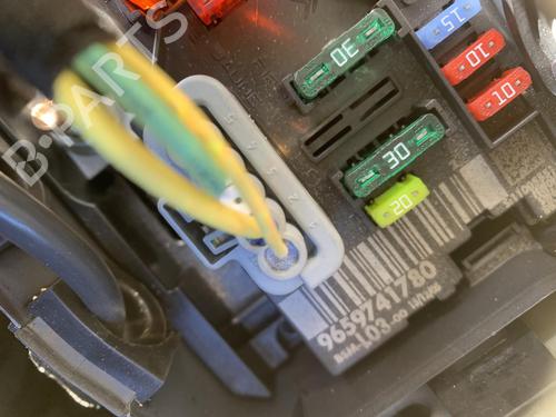 Used Fuse box Fuse box CITROËN C2 (JM_) [2003-2017] 35913330 35913330