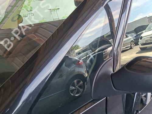 front-left-quarter-glass-peugeot-1007-km_-2005-37187994 main image