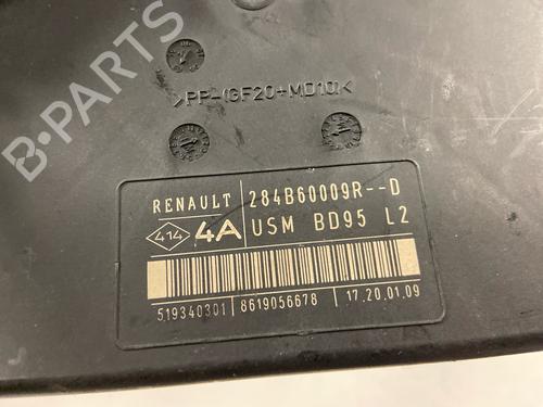 Used Fuse box Fuse box 39256176 39256176