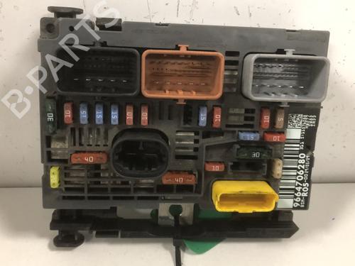 Used Fuse box Fuse box PEUGEOT 308 SW I (4E_, 4H_) [2007-2014] 33600482 33600482