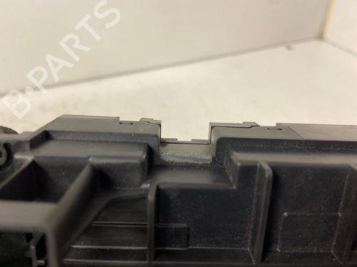 Used Fuse box Fuse box 39256835 39256835