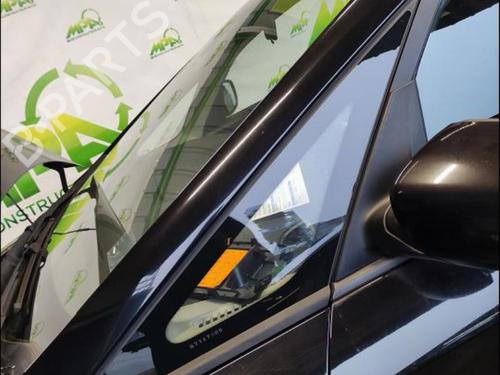 front-left-quarter-glass-kia-carens-iv-2013-33582927 main image