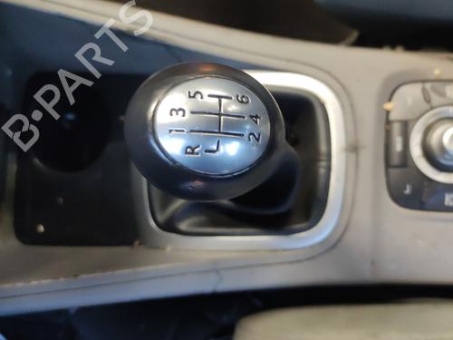 Used Gear lever Gear lever RENAULT MEGANE III Grandtour (KZ0/1) 1.5 dCi (KZ09, KZ0D, KZ1G, KZ29, KZ14, KZ1W, KZ10, KZ1F,... (110 hp) 35912637 35912637
