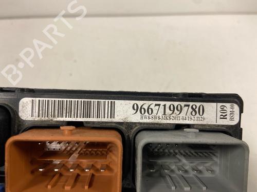Used Fuse box Fuse box 35913392 35913392