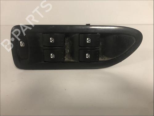 Used Left front window switch Left front window switch RENAULT LAGUNA II (BG0/1_) 1.9 dCi (BG05) (92 hp) 33586644 33586644