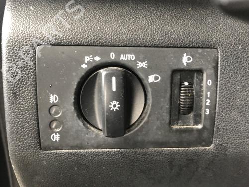 Mando luces Mando luces MERCEDES-BENZ B-CLASS Sports Tourer (W245) B 200 CDI (245.208) (140 hp) 36580234 36580234