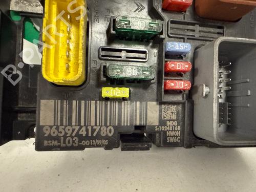 Used Fuse box Fuse box 38309498 38309498