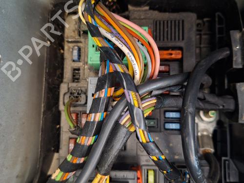 Used Fuse box Fuse box 37188036 37188036