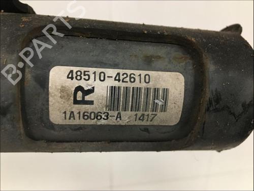 Used Right front shock absorber Right front shock absorber TOYOTA RAV 4 IV (_A4_) 2.5 Hybrid (AVA42_) (197 hp) 33587636 33587636