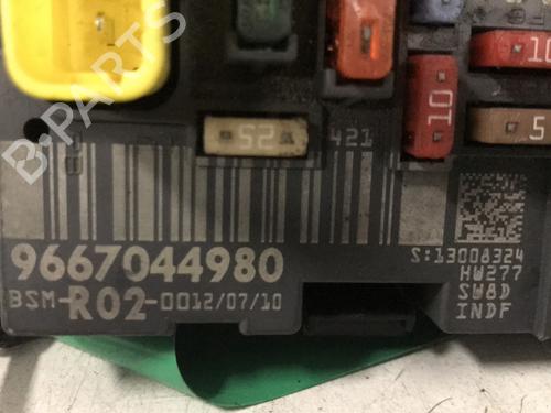 Used Fuse box Fuse box PEUGEOT 5008 (0U_, 0E_) 1.6 HDi (110 hp) 33708479 33708479