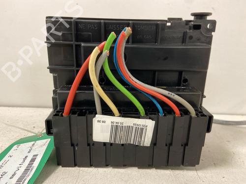 Used Fuse box Fuse box 39256816 39256816