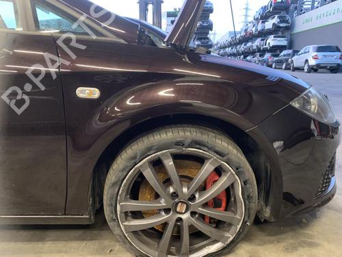 Used Right front fenders Right front fenders SEAT LEON (1P1) 2.0 TFSI (240 hp) 35913113 35913113