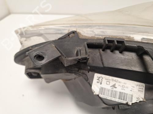 Used Right headlight Right headlight PEUGEOT 307 SW (3H) [2002-2009] 33590526 33590526