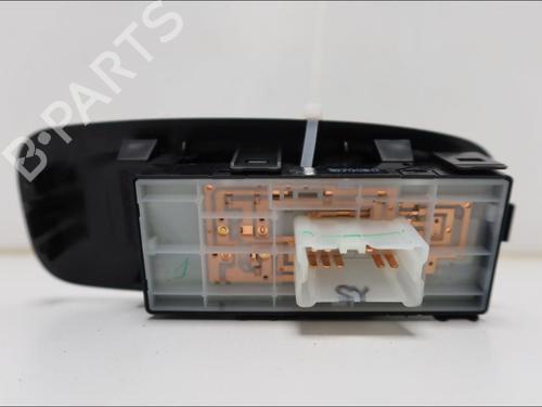 Used Right front window switch Right front window switch RENAULT KADJAR (HA_, HL_) 1.3 TCe 140 (HLNB, HLN1) (140 hp) 33577548 33577548