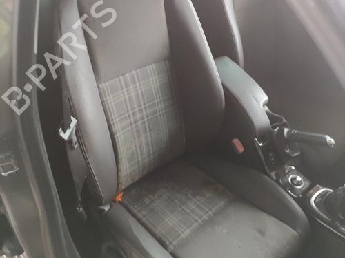 right-front-seat-renault-megane-iii-hatchback-bz01_-b3_-2008-33595288 main image