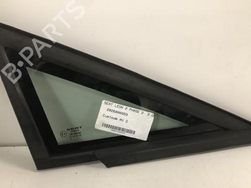 front-right-quarter-glass-seat-leon-1p1-2005-2006-2007-2008-2009-2010-2011-2012-2013-33958144 main image